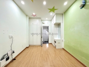 Bán gấp - khu phan xích long - 33m2 - 3.3 x10- 6 tầng - 4 pn - 5 wc - hẻm xe