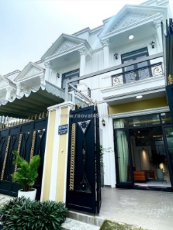 Bán gấp nhà đẹp thạnh lộc 15, 3 lầu 4 phòng ngủ, hẻm xe hơi