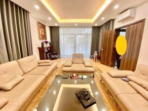 Bán gấp nhà mặt phố bát đàn giá 65 tỷ, 70m2, mt 4,7m, 2 mặt phố