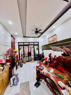 Bấn nhà 3 tầng ngã tư ga q12- chợ cầu đồng hẻm thông xe tải - diện tích gần