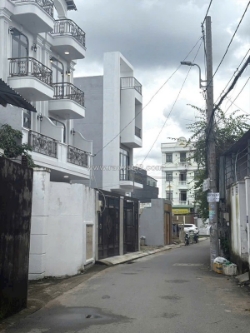 Bán nhà  68.8m2, 3 lầu chỉ 7.5 tỷ  mặt tiền trường thọ thủ đức