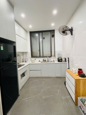 Bán nhà – giá chỉ 8.6 tỷ – ngõ thông – gần ngã tư sở – ba gác đỗ cửa – sổ vuông