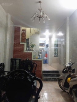 Bán nhà mặt ngõ nguyễn hoàng tôn, gần kđt ciputra, dt 36m2, mt 4.5m, giá 10.6 tỷ