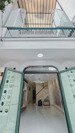 Bán nhà mới tinh tại trung tâm phường phú thuận, quận 7,giá 5,75 tỷ vào ở ngay