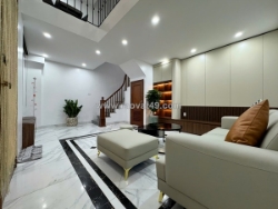 Bán nhà ngọc lâm – full nội thất – 30m² – 6 tầng – giá 8.3 tỷ