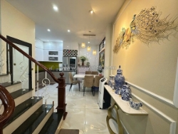 Bán nhà siêu đẹp đẹp ngọc thuỵ long biên 45m 5 tầng gara- ô chờ thang máy full