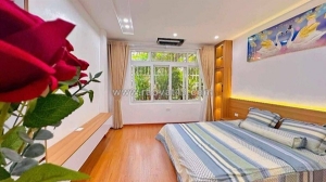 Bán nhà tập thể tầng 2  trần quốc hoàn dt 90m 3 ngủ 2 wc lô góc giá 5,250 tỷ