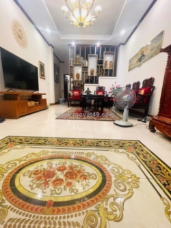 Bán nhà tây hồ, oto qua nhà, ngõ thông kinh doanh, dt 48m2, mt 4,5m, giá 8.2 tỷ