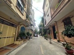 Bán nhà trung tâm phường việt hưng. 52m x 4t oto tránh, khu phân lô quân đội,