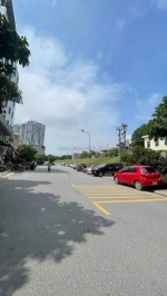 Bán toà nhà apartment ngọc thuỵ, 2 sàn văn phòng + 15 căn hộ khép kín, dòng