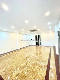 Bán tòa văn phòng mặt phố nguyễn ngọc nại, 5m2, 7 tầng thang máy, 63.8 tỷ,