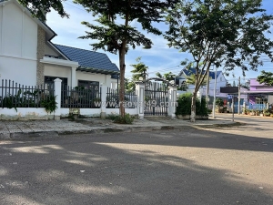 Biệt thự trệt 3 mặt đường lớn, trung tâm sầm uất đức trọng, lâm đồng