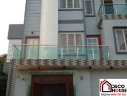 Cách chọn phụ kiện inox chống gỉ cho lan can kính ngoài trời