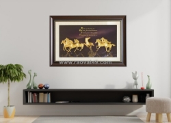 Cách chọn tranh mạ vàng hợp mệnh, hút tài lộc cho gia chủ