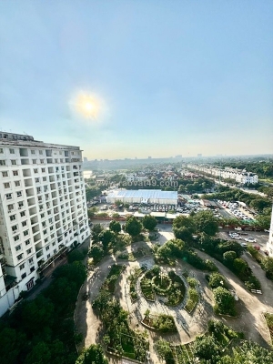 Căn hộ đẹp - phòng nào cũng có cửa sổ- vài bước ra hồ điều hòa- full nội