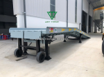 Cầu xe nâng - dốc xe nâng lên container