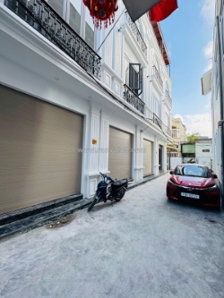 Chỉ còn 2 căn cuối khách ko nhanh thì hết.
nhà mới 4 tầng, ô tô đỗ cửa mà giá