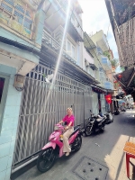 Chính chủ bán nhà 2 mặt tiền lớn 12m đường tôn đản, quận 4 - ngang lớn hiếm