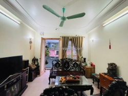 Chính chủ bán nhà mặt phố mai hắc đế, 26m2, 5 tầng đẹp ở luôn, giá 20.5 tỷ,