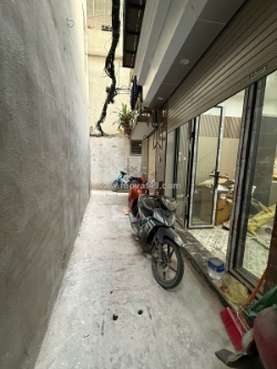 Chính chủ bán nhà trung tâm đống đa 5 tầng 3 ngủ giá 5.x tỷ