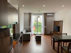 Chính chủ cho thuê ccmn 2 phòng ngủ vip full đồ,thang máy,trung tâm yên hòa.