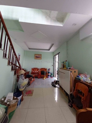 Chính chủ phú lãm hà đông 38m nhỉnh 4 tỷ _ôtô cách nhà 15m _view sân bóng _khu