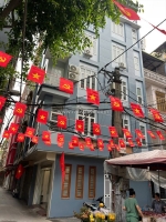 Cho thuê nhà lô góc ô tô xuân thuỷ 5 tầng x 50m2, 6pn, 4 wc, 30 triệu, 50m ra