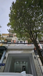 Cho thuê nhà ngõ 110 trung kính, dt 92m2 x 5 tầng, mặt tiền 4.2m, 9 phòng,