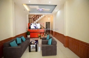 Cho thuê nhà nguyên căn 9 phòng ngủ sân đậu ô tô mặt tiền nguyễn lương bằng