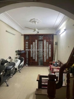 Cho thuê nhà nguyên căn ngõ 175 định công, 30m² x 5 tầng, gồm 3 phòng ngủ khép