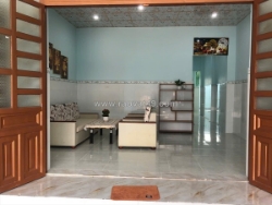 Chủ cần bán miếng đất tặng căn nhà gần như full nội thất.