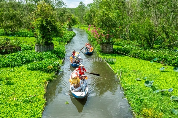 ~/Img/2025/11/cuoi-tuan-ve-mien-tay-chua-lanh-tour-chau-doc-can-tho-02.jpg