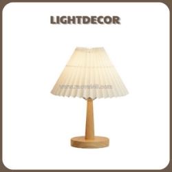 Đèn để bàn