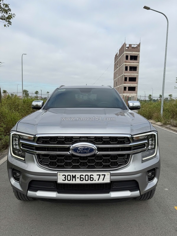 ~/Img/2025/11/ford-everest-sx-2022-dang-ky-2023-ban-4x2-ban-titanium-01.jpg