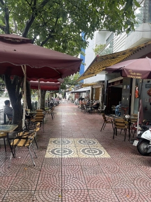 Gần mặt hồ đầm tròn - đội cấn - ba đình - 97m - giá 21tỷ