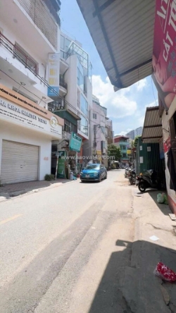 Gđ cần bán nhà mặt phố hoàng ngân -  siêu phẩm - mặt phố vỉa hè- ô tô tránh