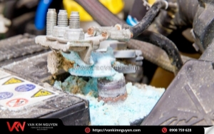 Hướng dẫn phục hồi bình ắc quy khô xe nâng tại nhà