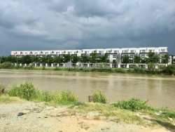 Kẹt tiền nên bán lô đất biệt thự ngay  sông rạch chiếc - đường số 1 , long