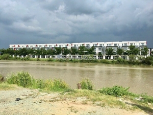 Kẹt tiền nên bán lô đất biệt thự ngay  sông rạch chiếc - đường số 1 , long