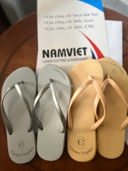 Khắc laser lên dép theo yêu cầu tại nam việt