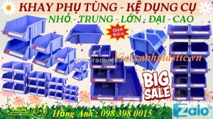 Khay nhựa trong kho linh kiện điện lạnh