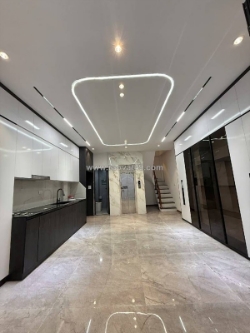 Khúc thừa dụ dt 40m x7 tầng thang máy 13,5 tỷ ngõ ba gác,gần phố,mặt tiền 4,6m