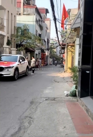 Long biên triệu đô – lô góc 2 mặt ngõ – mt 6.5m – oto đỗ cửa – sổ đỏ hoa hậu