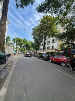 Mặt phố cổ lòng đường ô tô tránh, vỉa hè mênh mông, kinh doanh vô đối 5 tầng