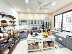 Mặt phố ngọc thụy – 114m² – 5 tầng – gara – sân thượng view toàn cảnh sông hồng