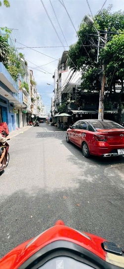 Mặt tiền khánh hội xe hơi q4
ngang 5 dài 8.2