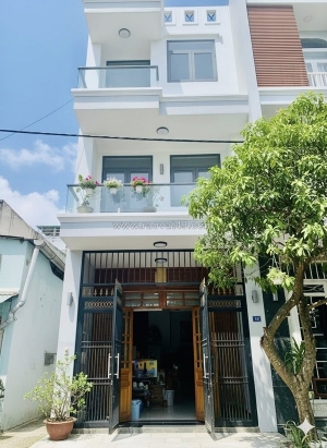 Ngay đh công thương - mặt tiền 10m - nhà đẹp 4 tầng - 64m chỉ 9.x