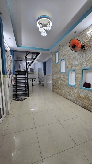 Ngay mặt tiền trung tâm  q4 

ngang 9.5 dài 4

có 3 tỷ