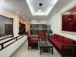 Ngõ thônh 2 đầu cùng oto, nở hậu vuông đẹp, vài bước ra hồ tây, vị trí đẹp-