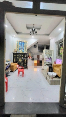 Nhà 1 lầu, sân thượng đúc oto đậu sát nhà hẻm 84 cao lỗ p.chánh hưng p4q8